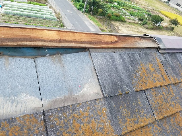 日進市でカラーベストの一部差し替え工事、屋根材が突然落ちてきたため部分修理を実施しました